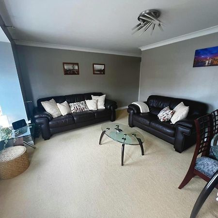 Majestic, Modern & Spacious Harbour-View Apartment With Parking Whitby Eksteriør billede