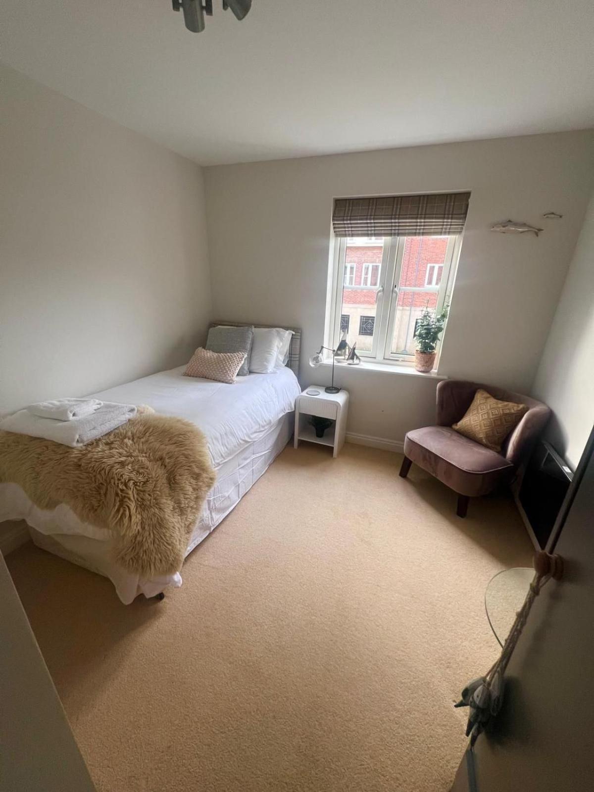 Majestic, Modern & Spacious Harbour-View Apartment With Parking Whitby Eksteriør billede